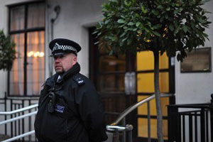 Радиостанция отстранила от эфира виновников "королевского" розыгрыша