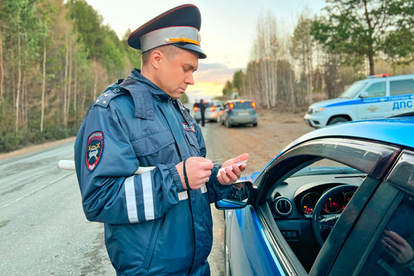 Более 400 нетрезвых водителей и водителей, не имеющих права управления, задержали сотрудники ГИБДД в прошедшие праздничные выходные Более 400 нетрезвых водителей и водителей, не имеющих права управления, задержали сотрудники ГИБДД в прошедшие праздничные выходные