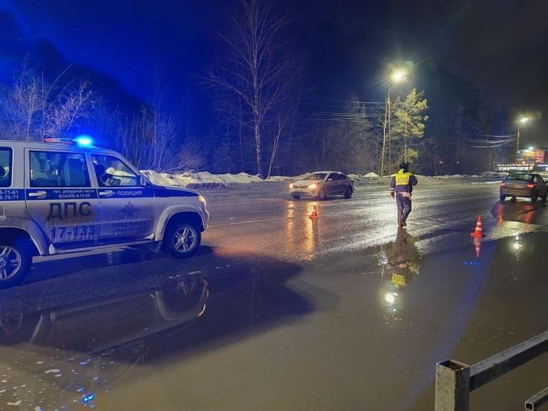 Ночная трагедия под Березовским: 86-летняя женщина скончалась под колесами авто | В смертельном ДТП под Екатеринбургом скончалась 86-летняя пенсионерка