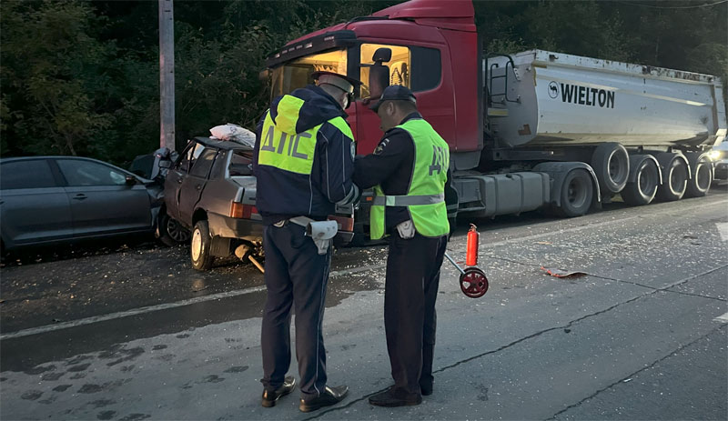 На трассе под Серовом уснувший водитель устроил массовое ДТП: пострадали дети  | Трое взрослых и двое детей пострадали в ДТП на трассе Екатеринбург – Серов 