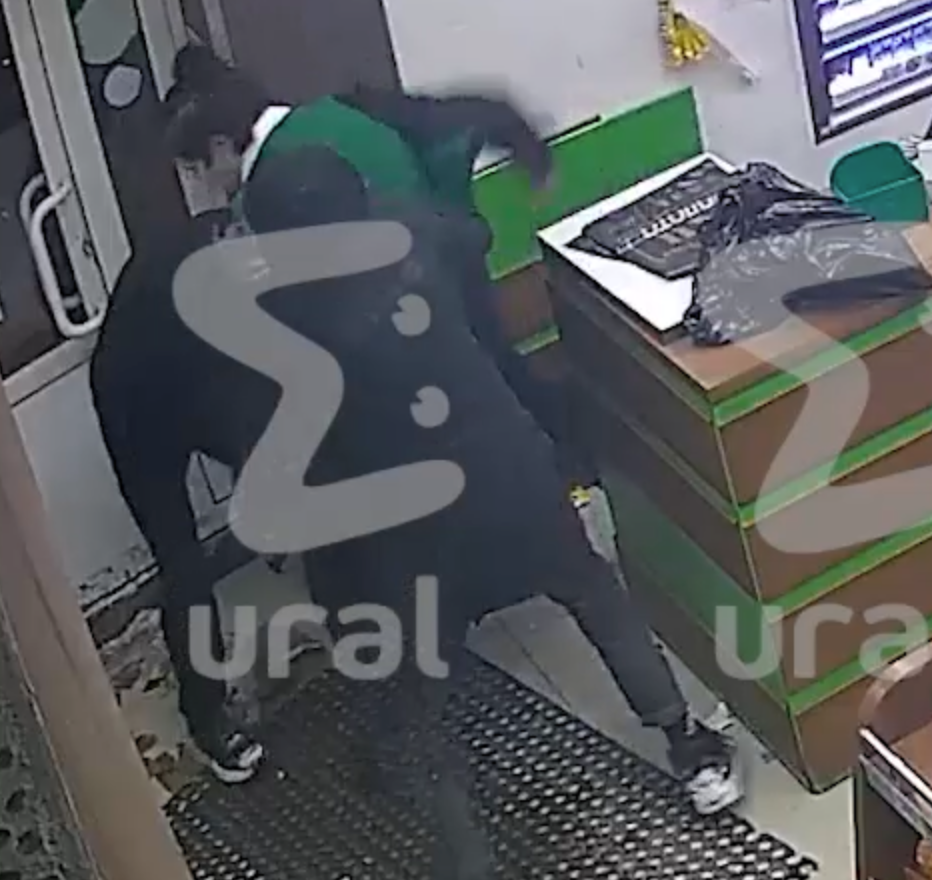 Продавец из Екатеринбурга нанял детей ограбить пивной магазин