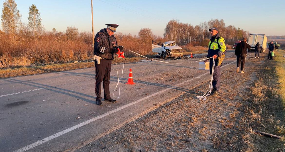 В Свердловской области произошла ещё одна смертельная авария с трактором  | На Урале в ДТП с трактором погиб водитель иномарки 