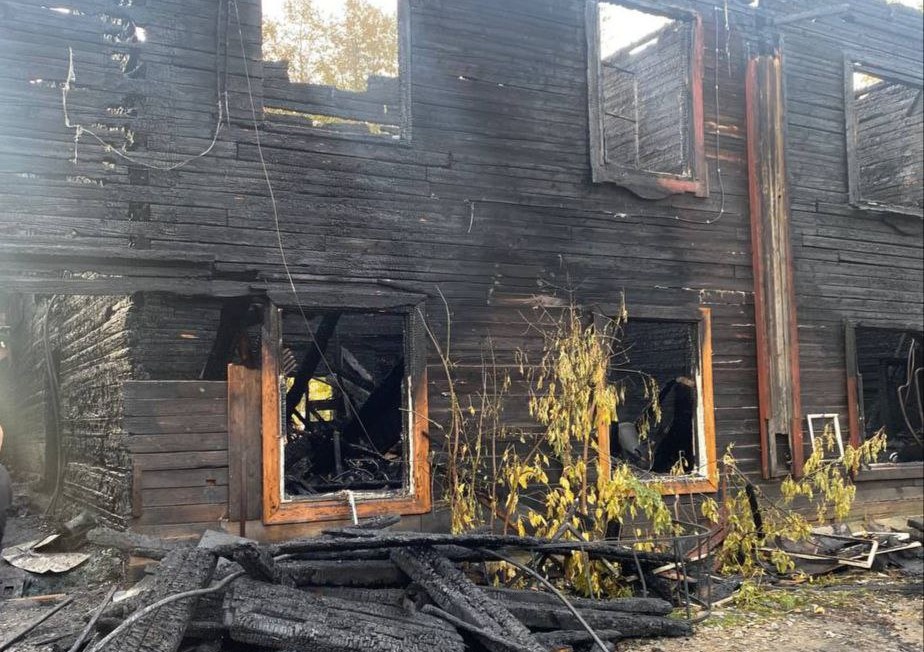 В Прикамье пожар погубил двоих мужчин и двух женщин  | В Пермском крае четыре человека погибли при пожаре 