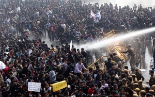 В Индии демонстрантов, выступающих против изнасилований, расстреляли