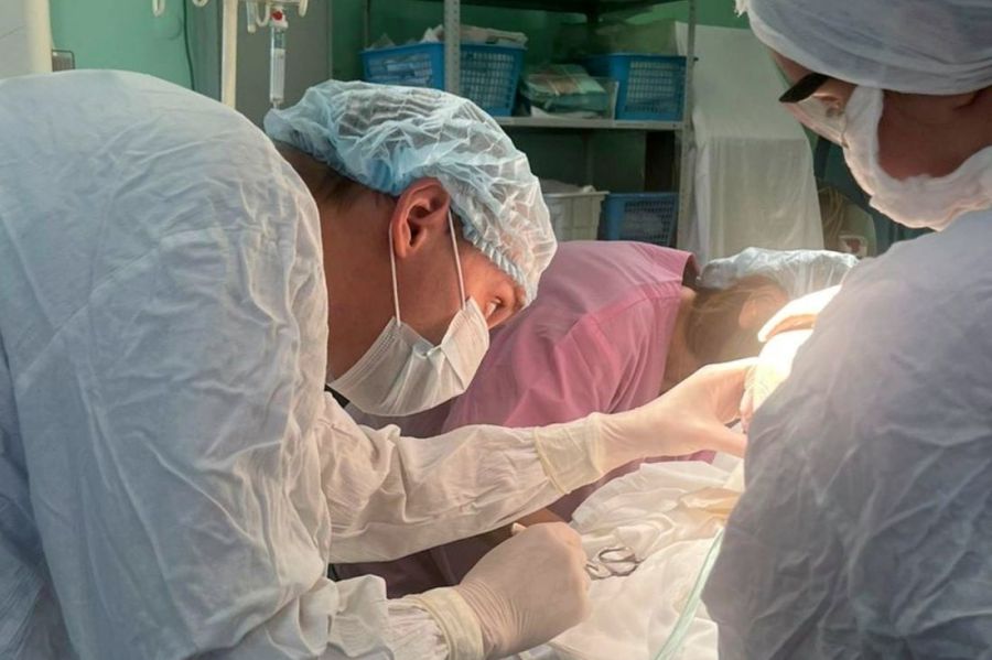 Свердловские врачи спасли молодого человека, который врезался на электросамокате в бордюр  | Врачи Екатеринбурга спасли мужчину, попавшего на самокате в ДТП 