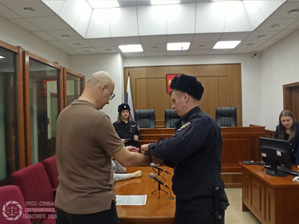 На Урале производитель наркотиков получил 15 с лишним лет колонии  | Житель Екатеринбурга получил 15 лет за оборот наркотиков 