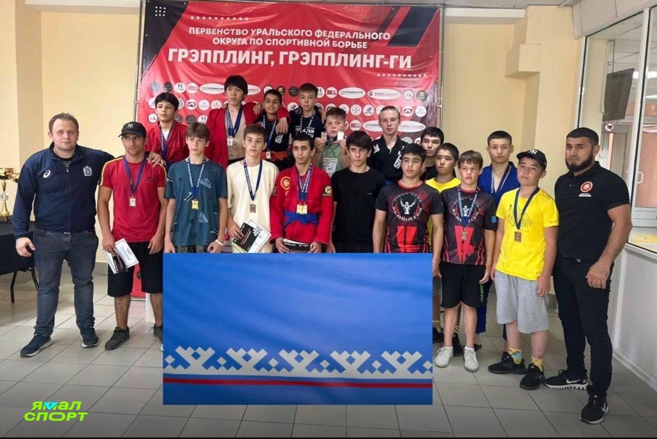 30 наград привезли на Ямал борцы с первенства Урала по спортивной борьбе 