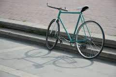 В Москве построят сотни школьных велопарковок