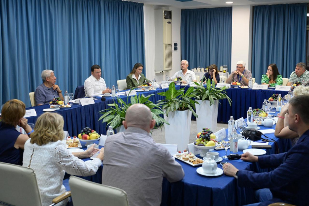 Уральцы участвуют в форуме журналистов в Сочи  | Свердловчане гостят в Сочи на форуме журналистов 