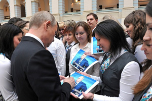 Почти половина россиян назвала «показухой» прямую линию Владимира Путина