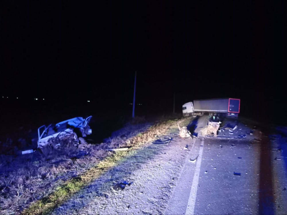 Лишённый прав 46-летний тюменец устроил ДТП и погиб  | В Тюменской области мужчина погиб при столкновении «Нивы» с фурой 