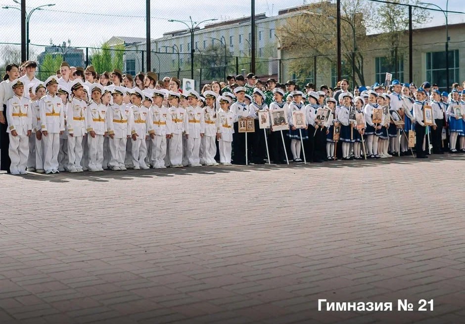 В школах и детских садах Тюмени прошла акция «Бессмертный полк»  | «Бессмертный полк» прошёл в школах и детских садах Тюмени 