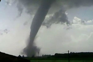 Смерч с градом обрушился на Италию. Видео Смерч с градом обрушился на Италию. Видео