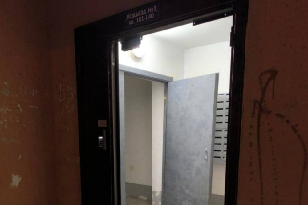 «Стало небезопасно» — жители Нижнего Тагила остались без входной двери в подъезде | В Нижнем Тагиле люди месяц живут без подъездной двери «Стало небезопасно» — жители Нижнего Тагила остались без входной двери в подъезде | В Нижнем Тагиле люди месяц живут без подъездной двери