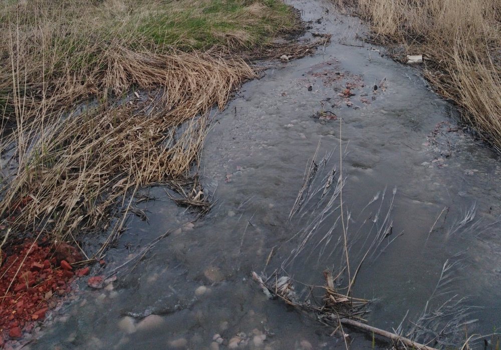 Жители посёлка под Челябинском жалуются на «газовую камеру с сероводородом» | Посёлок под Челябинском заливает фекалиями, жители бьют тревогу 