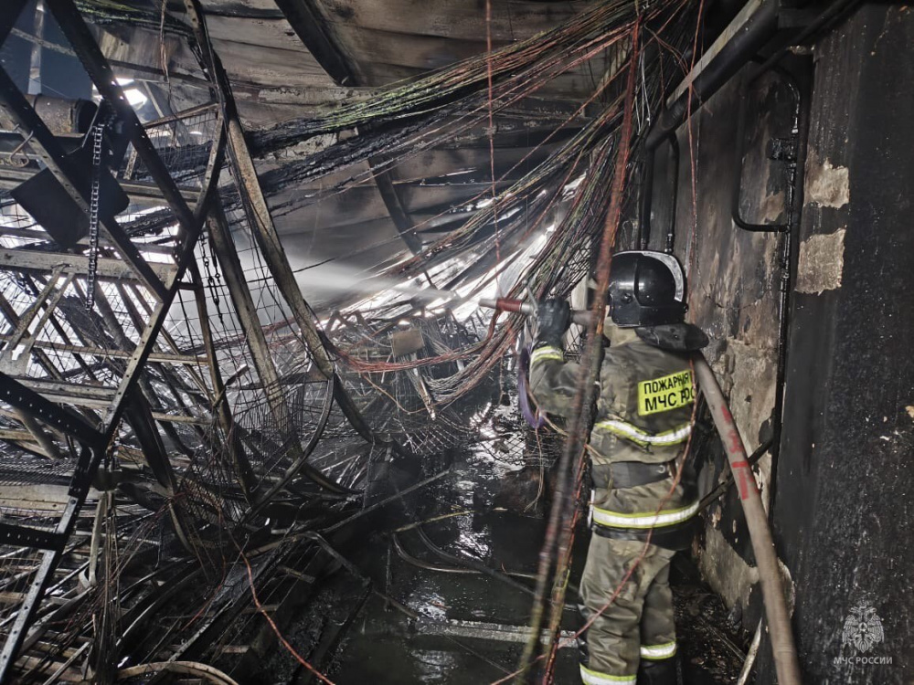 В Рефтинском произошёл крупный пожар в цехе | В цехе на Урале произошёл крупный пожар В Рефтинском произошёл крупный пожар в цехе | В цехе на Урале произошёл крупный пожар