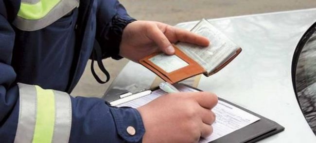 В Екатеринбурге водитель BMW едва не потерял автомобиль из-за более чем девяноста неоплаченных штрафов В Екатеринбурге водитель BMW едва не потерял автомобиль из-за более чем девяноста неоплаченных штрафов