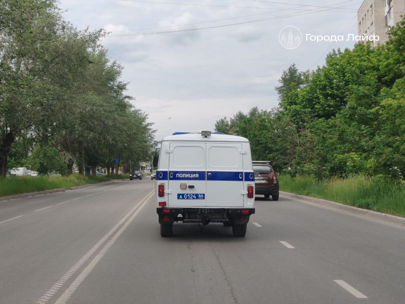 Работник ЧОП ворвался в квартиру пенсионерки в Екатеринбурге и похитил деньги | В Екатеринбурге работник ЧОП напал на пенсионерку и похитил 50 тысяч рублей Работник ЧОП ворвался в квартиру пенсионерки в Екатеринбурге и похитил деньги | В Екатеринбурге работник ЧОП напал на пенсионерку и похитил 50 тысяч рублей