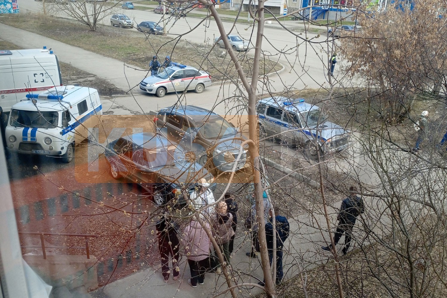 В посылке из Таджикистана зазвонил будильник телефона, который вызвал переполох на почте | На Урале "пиликающая" посылка из Таджикистана вызвала переполох на почте