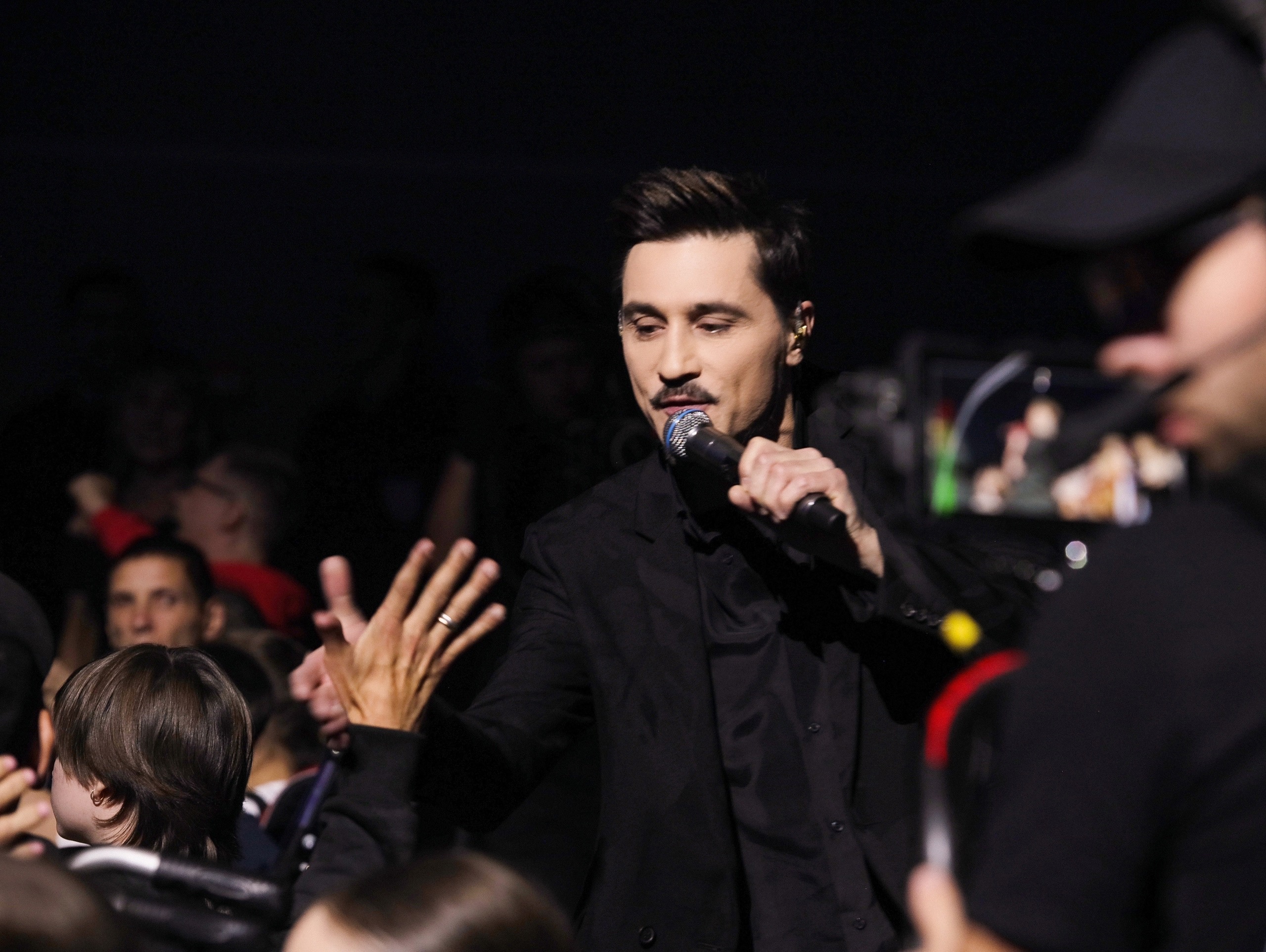 Дима Билан после скандала с "голой" вечеринкой Ивлеевой приехал в Донецк