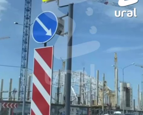 В Челябинске кран упал на строящийся футбольный манеж | В Челябинске кран рухнул на перекрытия строящегося манежа В Челябинске кран упал на строящийся футбольный манеж | В Челябинске кран рухнул на перекрытия строящегося манежа