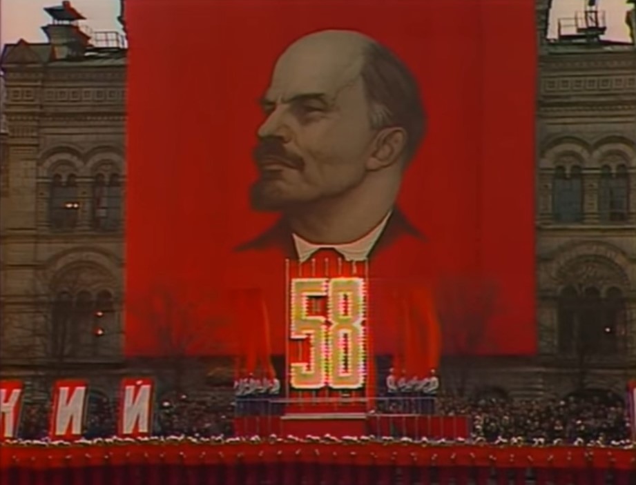 «Слава Великому Октябрю!»: в России и мире отмечают день 7 ноября  | В России и мире отмечают очередную годовщину Октябрьской революции 