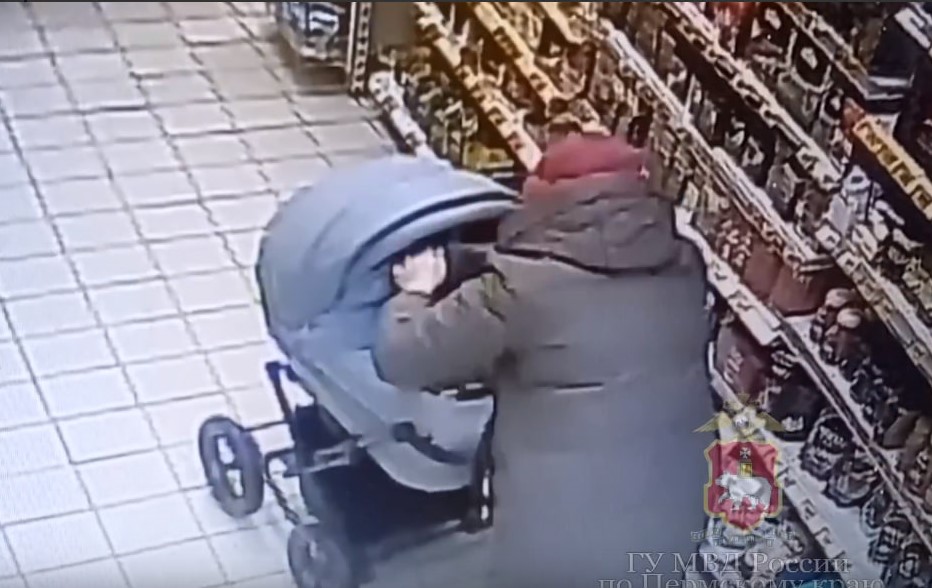 В Прикамье женщина обокрала магазин, спрятав товар в детской коляске 