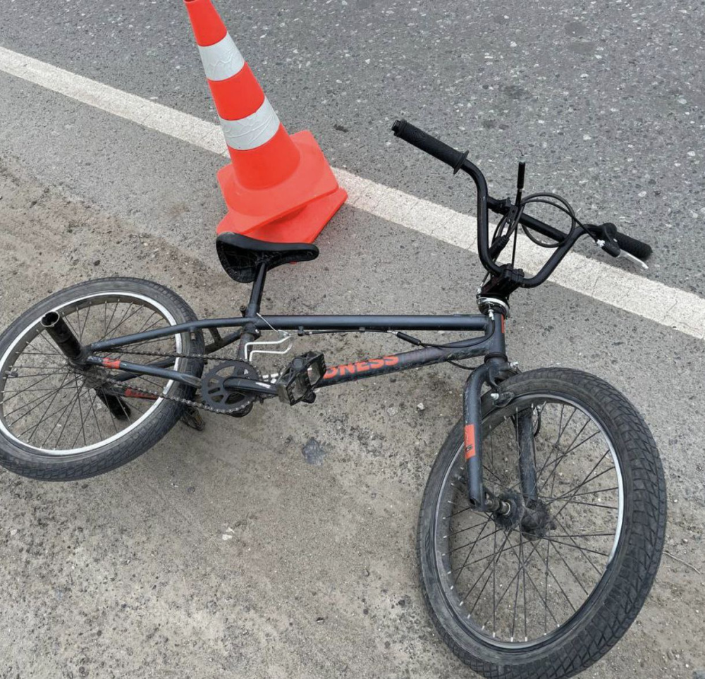 Десятилетний велосипедист попал под колёса машины в Тюменской области  | В Тюменской области автомобиль сбил десятилетнего велосипедиста 