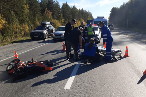 Подростки на питбайке пострадали в ДТП на трассе под Екатеринбургом