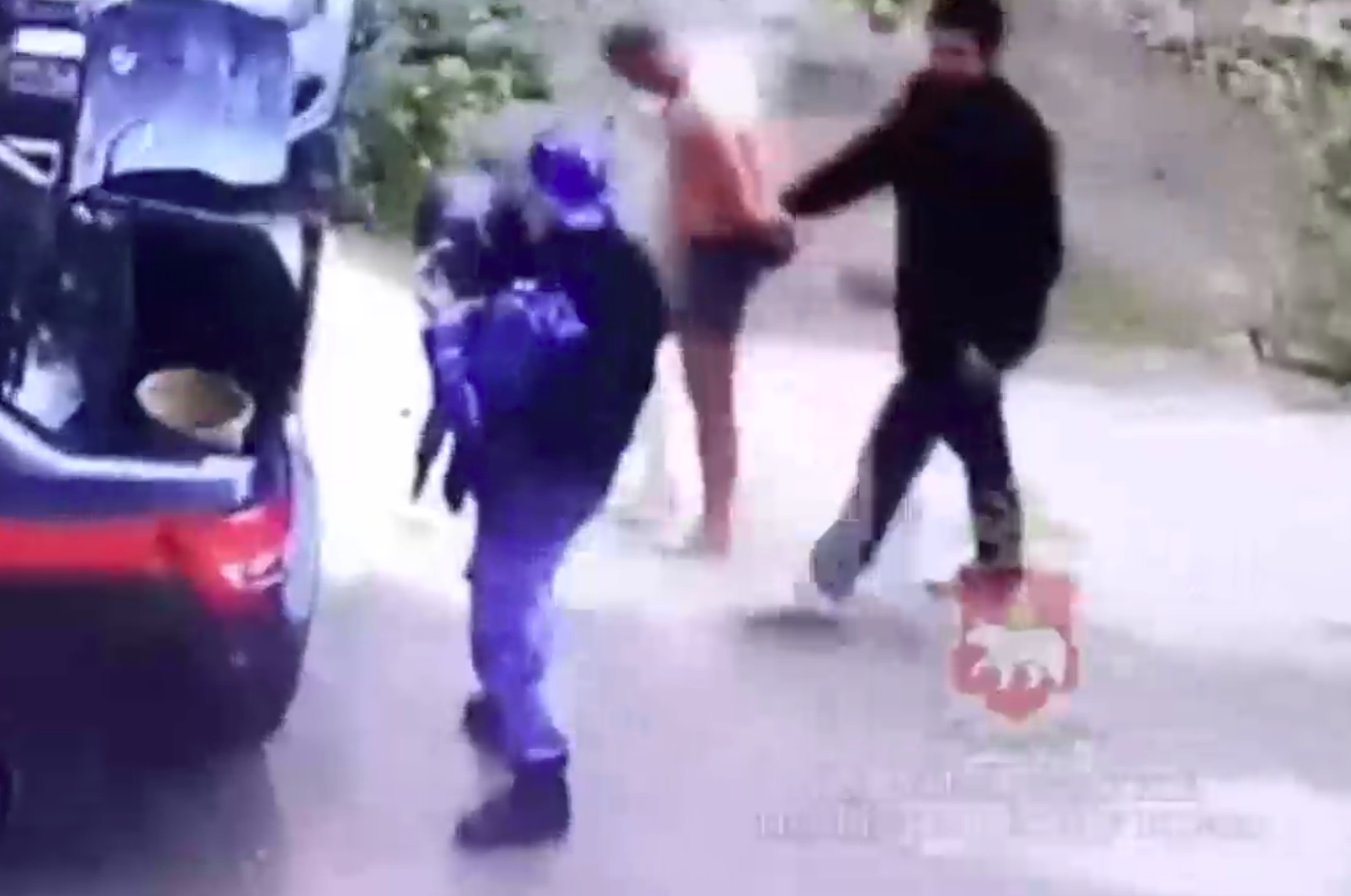 Голый мужчина с ножами напугал продавщиц в магазине в Перми