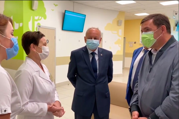 Евгений Куйвашев объявил о скором усилении больниц региона 760 педиатрами