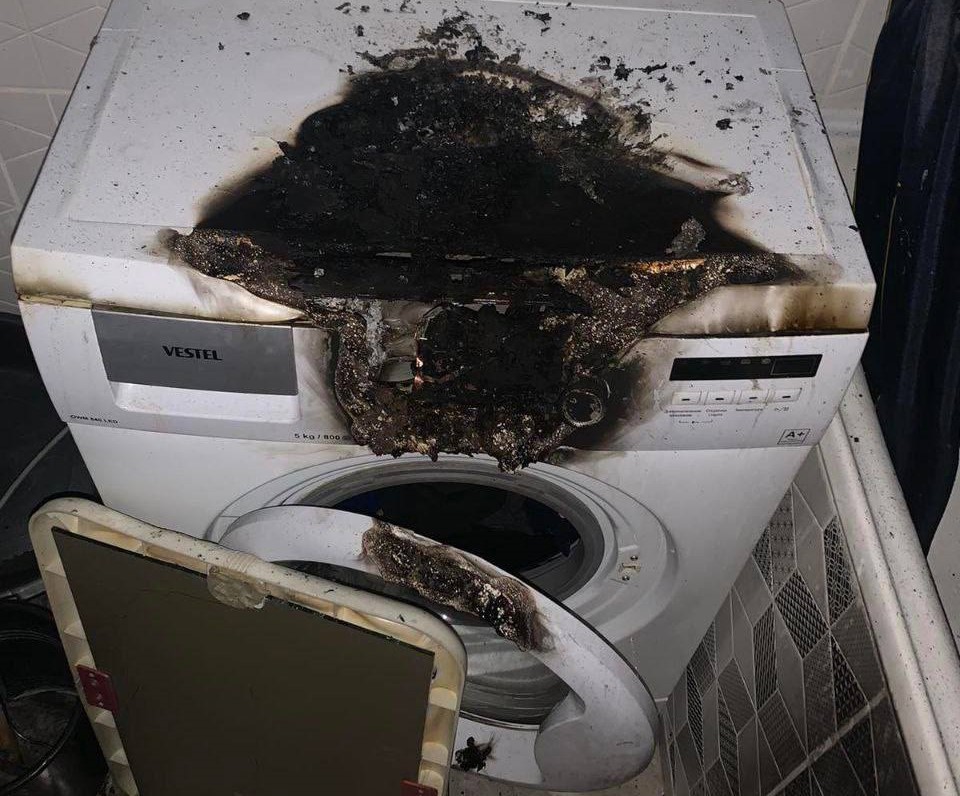 В Челябинске школьница спасла брата и сестру из пожара | Челябинская школьница спасла из огня сестру и брата