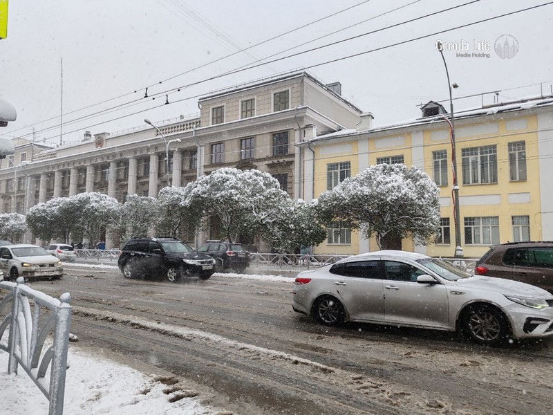"Холодильник на Вторчике не закрыли!". Житель Екатеринбурга раскрыл тайну майской метели. Видео | Екатеринбуржец нашел причину метели на Урале "Холодильник на Вторчике не закрыли!". Житель Екатеринбурга раскрыл тайну майской метели. Видео | Екатеринбуржец нашел причину метели на Урале