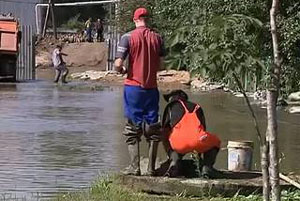 Хабаровский потоп: в магазинах раскупили резиновые сапоги и лодки