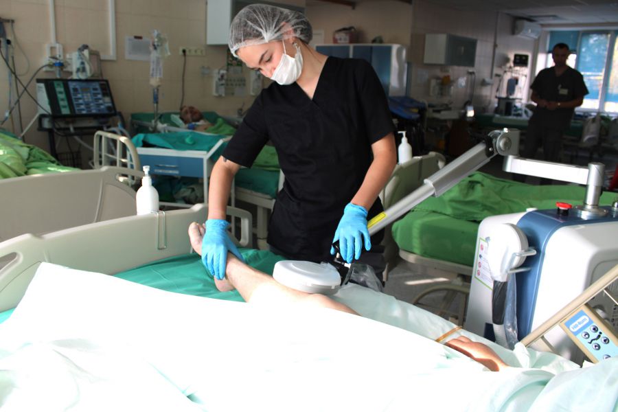 Был 31% ожогов — врачи спасли уральца, облившегося кипятком | Врачи спасли жителя Екатеринбурга, на которого вылился кипяток Был 31% ожогов — врачи спасли уральца, облившегося кипятком | Врачи спасли жителя Екатеринбурга, на которого вылился кипяток