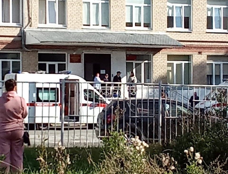 Халатность и организация убийства — СКР завёл дело после нападения школьника на ровесников  | В Челябинске СКР возбудил дело про факту нападения подростка на сверстников 