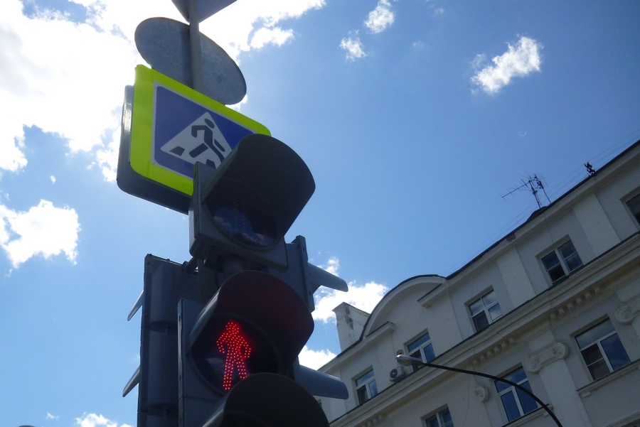 В Магнитогорске молодая женщина попала под колеса иномарки