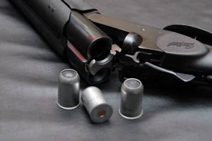 Свердловского гаишника подозревают в незаконном изъятии оружия