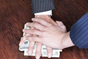 Екатеринбуржец пытался подкупить судебного пристава