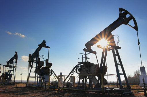 Нефть марки Brent подешевела до $61,7, евро вырос почти до 73 рублей