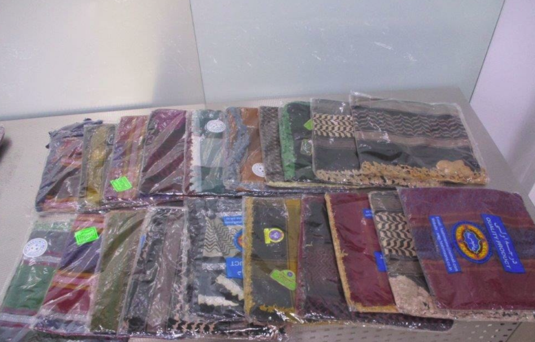 19 килограммов незадекларированных модных аксессуаров выявили таможенники аэропорта Кольцово в Екатеринбурге