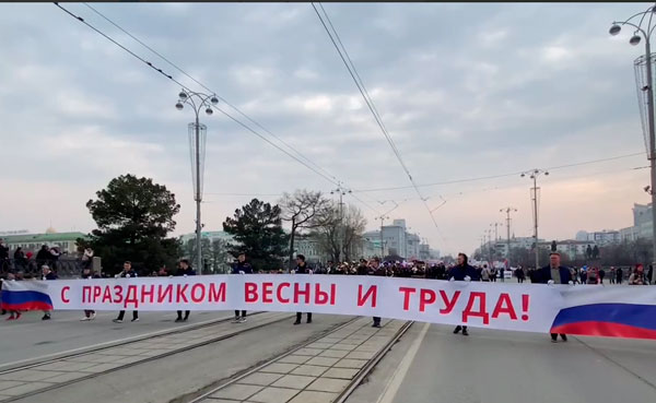 Тысячи уральцев вышли на Первомайскую демонстрацию