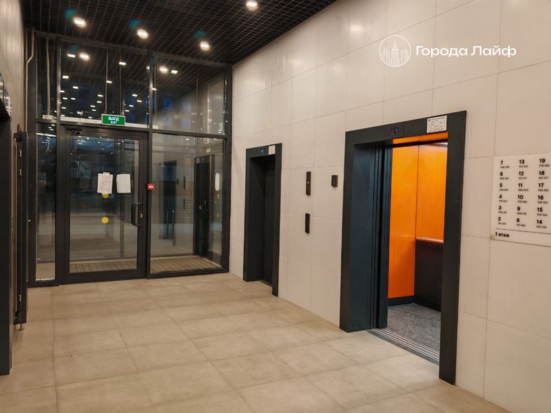 «Жители на грани отчаяния»: жалобы на постоянные поломки лифтов в ЖК "Космонавтов 11" в Екатеринбурге | В Екатеринбурге жильцы ЖК "Космонавтов 11" недовольны работой лифтов и УК