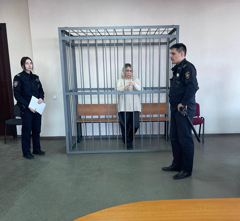 Бывшую свердловскую полицейскую отправили в колонию за коррупцию  | В Екатеринбурге бывшей полицейской дали 7 лет 4 месяца за коррупцию 