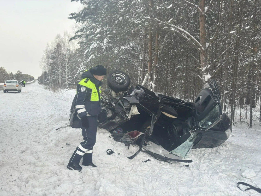 Смертельное ДТП на трассе Екатеринбург–Реж: погибли два человека | ДТП под Режом: два человека погибли, один — в больнице Смертельное ДТП на трассе Екатеринбург–Реж: погибли два человека | ДТП под Режом: два человека погибли, один — в больнице
