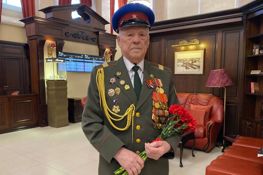 Ветеран из Свердловской области уехал в Москву на парад Победы  | Ветеран Чудинов представит Урал на параде Победы в Москве 