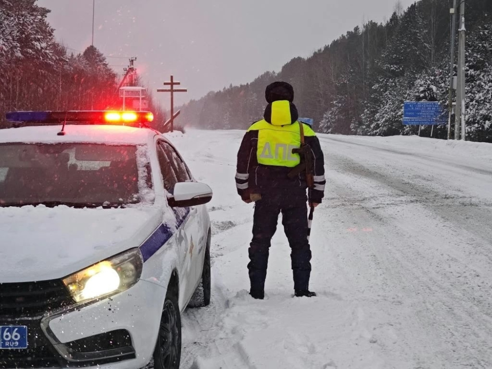 Снегопад в Свердловской области: Госавтоинспекция советует водителям ехать медленнее и осторожнее | Как безопасно ездить в снегопад — рекомендации свердловской ГИБДД 