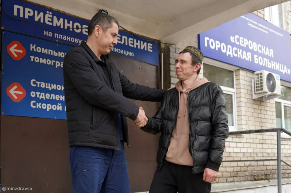 «В 99% таких случаев умирают»: медики спасли уральца после тяжелейшей травмы  | Уральские врачи спасли мужчину, череп которого раскололся в результате ДТП 