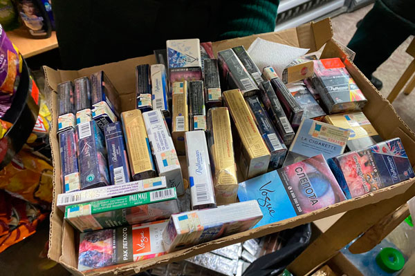 Почти 1900 пачек немаркированных сигарет выявили сотрудники Екатеринбургской таможни Почти 1900 пачек немаркированных сигарет выявили сотрудники Екатеринбургской таможни