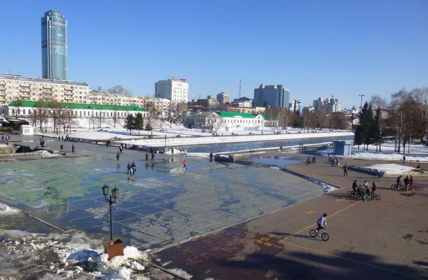 В Екатеринбурге резко ограничат продажу любого алкоголя В Екатеринбурге резко ограничат продажу любого алкоголя